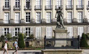Illustration du cours Cambronne, tout près de la place Graslin à Nantes, en 2017