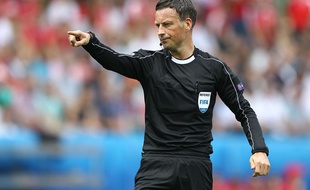 Mark Clattenburg pourra donner des cartons à quiconque lui manquerait de respect en Angleterre. Mais qui a assez de cran pour contester sa sainte autorité sur cette planète?