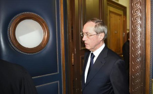 Claude Guéant à son arrivée au palais de justice le 28 septembre 2015 à Paris