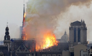 Notre-Dame en flammes à Paris.