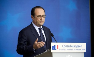 Le président de la République française François Hollande lors d'une conférence de presse durant le sommet de l'UE à Bruxelles le 24 octobre 2014