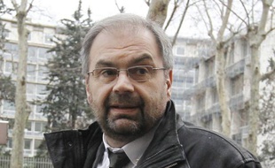 François Chérèque, secrétaire général de la CFDT, a estimé mardi qu'augmenter la TVA pour compenser une baisse du coût du travail reviendrait à faire un nouveau "plan de rigueur".