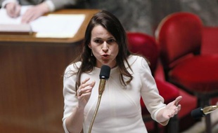 La ministre de la Culture, Aurélie Filippetti, doit présenter lundi au dernier jour du Salon du livre de Paris les mesures d'un plan de soutien à la librairie indépendante, réclamé par une profession dans une situation critique depuis plusieurs années.