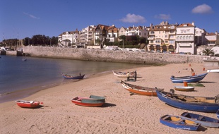 La plage de Cascais est l'une des plus belles du Portugal.