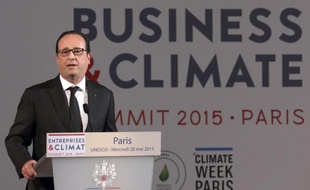 François Hollande prononce un discours au sommet "Business and Climate", au siège de l'Unesco à Paris, le 20 mai 2015