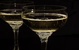 La coiffe des bouteilles de champagne ne sera plus imposée par la filière