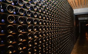 Des bouteilles de vin. (Illustration)