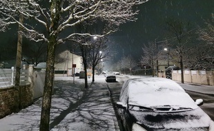La neige en ville (illustration).