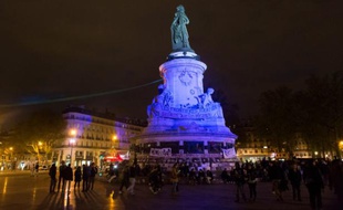 Rassemblement Place de la République pour la "Nuit debout", le 2 mai 2016 à Paris