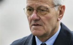 La loi sur la rétention de sûreté est "mauvaise" et pourrait ne pas "survivre" à une décision de la Cour européenne des droits de l'Homme, juge Pierre Mazeaud, ancien président du Conseil constitutionnel, dans un entretien à paraître jeudi dans le Nouvel Observateur.