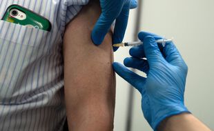 Injection du vaccin Moderna contre le Covid-19, à Tokyo (Japon), le 24 mai 2021. (illustration)