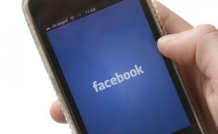 Application Facebook sur iPhone.