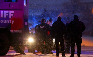 Le tireur présumé arrêté par la police après une fusillade près d'un planning familial à Colorado Springs, le 27 novembre 2015.
