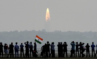 L'Inde a mis en orbite ce mercredi un nombre record de 104 satellites avec une seule fusée.