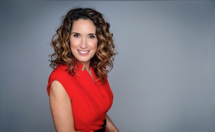 Marie-Sophie Lacarrau a présenté son tout premier JT sur TF1.
