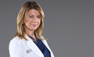 Ellen Pompeo est Meredith Grey dans la série Grey's Anatomy
