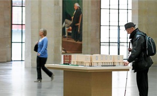 La maquette tactile du musée n'est pas encore terminée. Elle sera définitivement installée au mois de janvier.