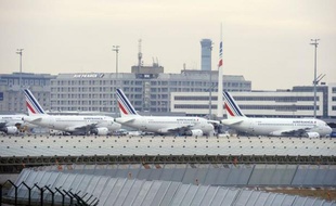 Le trafic aérien doit revenir vendredi à la normale après quatre jours de grève, surtout suivie par les pilotes d'Air France, mais syndicats et gouvernement, qui ont rendez-vous dans la matinée, campent sur leurs positions, ce qui pourrait déboucher sur un nouveau conflit en février.