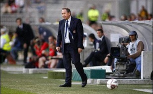 Le président de l'Olympique lyonnais a annoncé vendredi, lors d'une conférence de presse, le départ à l'issue de la saison de l'entraîneur des champions de France de football Gérard Houllier, qui occupait ce poste depuis deux ans et a émis le souhait "de prendre un peu de recul".