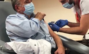 Le professeur Bruno Vellas, gériatre au CHU de Toulouse, et responsable du Gérontopôle, a été l'un des premiers Toulousains à se faire vacciner.