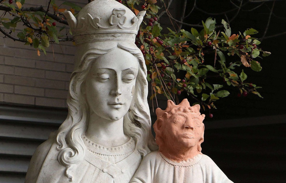 Elle décapite la statue du diable Asmodée-Rennes-le-Château 960x614_la-renovation-de-la-tete-de-l-enfant-jesus-a-visiblement-surpris-les-paroissiens-canadiens-de