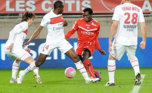 Le Paris SG, longtemps malmené par Valenciennes, s'est finalement imposé 4-3 dimanche pour repasser en tête de la Ligue 1.