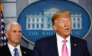 Donald Trump et Mike Pence lors de la conférence de presse du président depuis la Maison-Blanche le 26 février 2020.