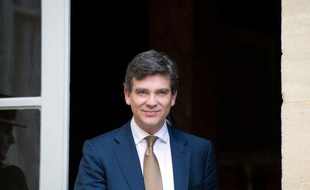 Le ministre du Redressement productif, Arnaud Montebourg, a indiqué vendredi avoir demandé au président de la Région Ile-de-France de "reconsidérer la décision" d'accorder à un prestataire disposant d'une plate-forme au Maroc le marché des relations clients jusqu'ici assuré en France.