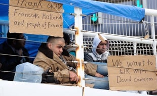 Des réfugiés syriens avaient engagé en octobre 2013 une grève de la faim après être restés bloqués plusieurs semaines dans le port de Calais et demandaient à dialoguer avec les autorités britanniques.
