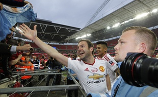Juan Mata aime ses supporters...
