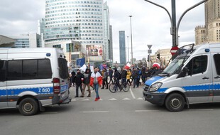 En Pologne, des manifestations ont eu lieu pour protester contre les restrictions liées au covid-19.