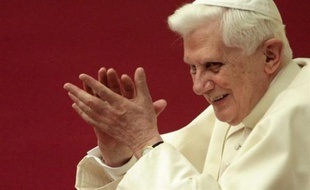 Le pape Benoît XVI a confirmé jeudi qu'il préparait un voyage en Israël, en recevant une délégation d'organisations juives américaines, une semaine après l'énorme polémique suscitée par la levée de l'excommunication d'un évêque négationniste.
