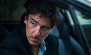 Dans «Ad Vitam», Yvan Attal incarne Darius, un flic désabusé de 120 ans.