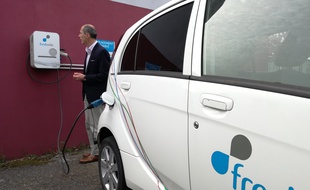 A Entzheim au sud de Strasbourg, l'entreprise Freshmile, rencontrée en novembre 2017, conçoit des bornes de recharge de voitures électriques.