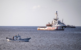 Le bateau de l'ONG espagnole Proactiva Open Arms au large de Lampedusa, en Italie, le 17 août 2019.