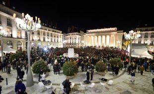 La nouvelle place Graslin, le 5 décembre 2013, jour de son inauguration. Le théâtre ne sera plus éclairé ce week-end