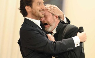Petit moment d'humour entre Terry Gilliam et Edouard Baer, le maître de cérémonie, lui expliquant en se marrant qu'il n'était pas là pour recevoir le Prix de la mise en scène mais pour le donner...