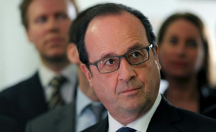 Le président François Hollande à Chartres, le 21 avril 2016