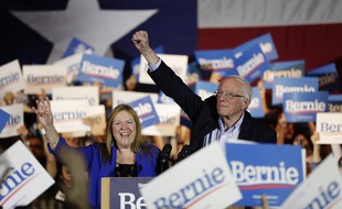 Bernie Sanders et sa femme, le 22 février 2020 à San Antonio.