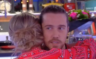 Julien Doré et Anne-Sophie Lapix en plein slow dans «C à vous»