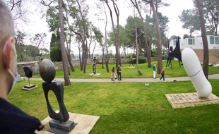 Environ 70 sculptures signées des plus grands noms de l'art moderne sont à découvrir dans les jardins de la Fondation Maeght