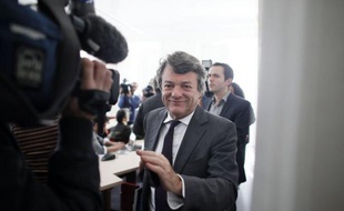 La "véritable force d'alternance, c'est l'UDI", a déclaré jeudi matin sur France Info le président de l'UDI (centre) Jean-Louis Borloo, assurant avoir enregistré "plus de 1.200 adhésions cette nuit".