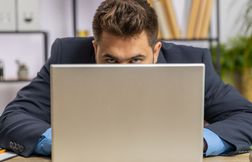 Utilisez-vous l’IA dans le dos de votre employeur ?