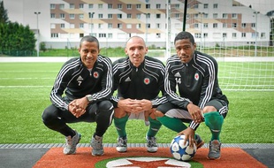 Les joueurs du Red Star (de gauche à droite), Steve Marlet, Samuel Allegro et Vincent Doukantie, lors d'un entraînement à Saint-Ouen, le 12 septembre 2011.