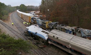 Au moins deux personnes sont mortes et 70 ont été blessées dimanche dans une collision entre deux trains en Caroline du Sud (Etats-Unis).