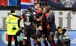 Le Paris SG, leader de la Ligue 1, a été parfois malmené à Brest samedi lors de la 21e journée, mais il s'est imposé 1-0, ce qui lui permet de conserver ses trois points d'avance sur son dauphin Montpellier, vainqueur in extremis à Nice (1-0).