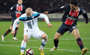 Le Lillois Florent Balmont face au Parisien Ceara pendant le match PSG-Lille de la 18e journée de Ligue 1 le 18 décembre 2011 au Parc des Princes.