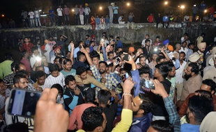 Un train a percuté des fidèles lors d'un festival hindou en Inde, le 19 octobre 2018, faisant au moins 50 morts.