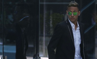 Neymar à son arrivée au tribunal le 2 février 2016.