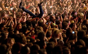Public d'un concert, le 26 août 2012.